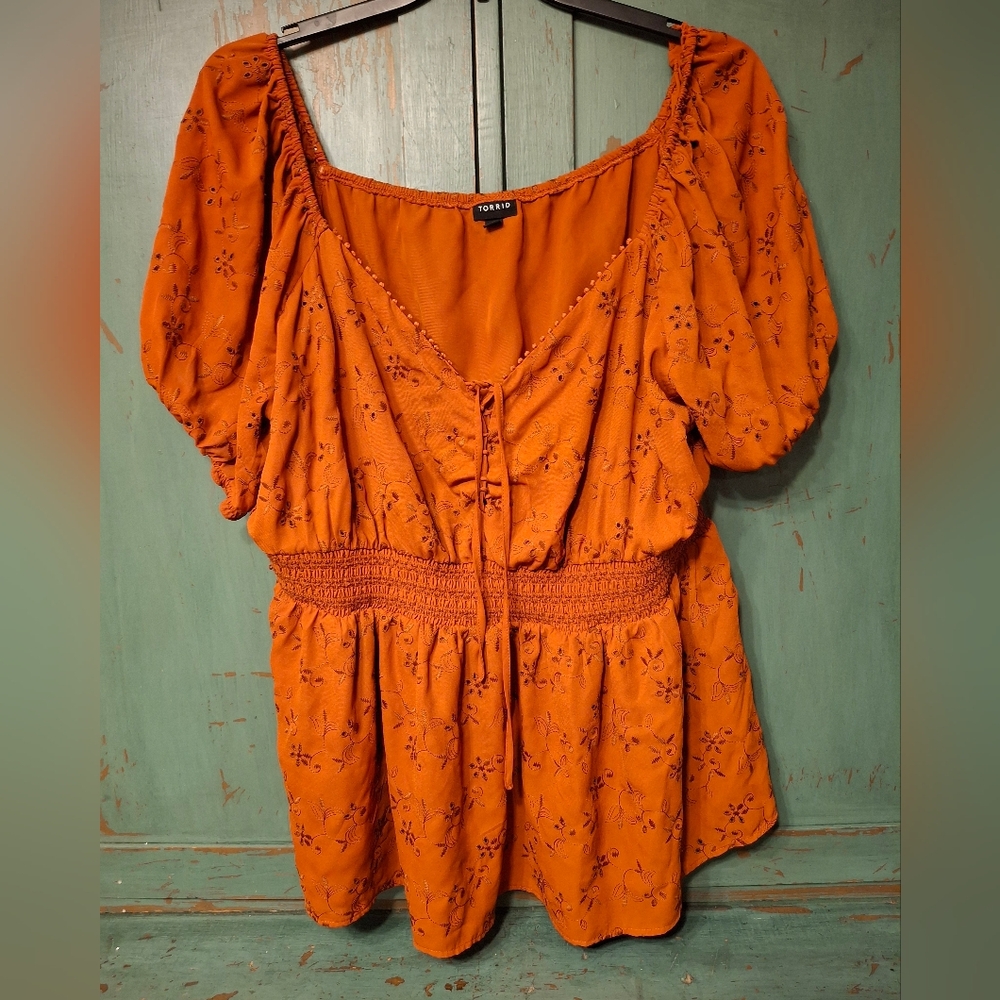 Torrid Burnt Orange Blouse with Floral Design 3X